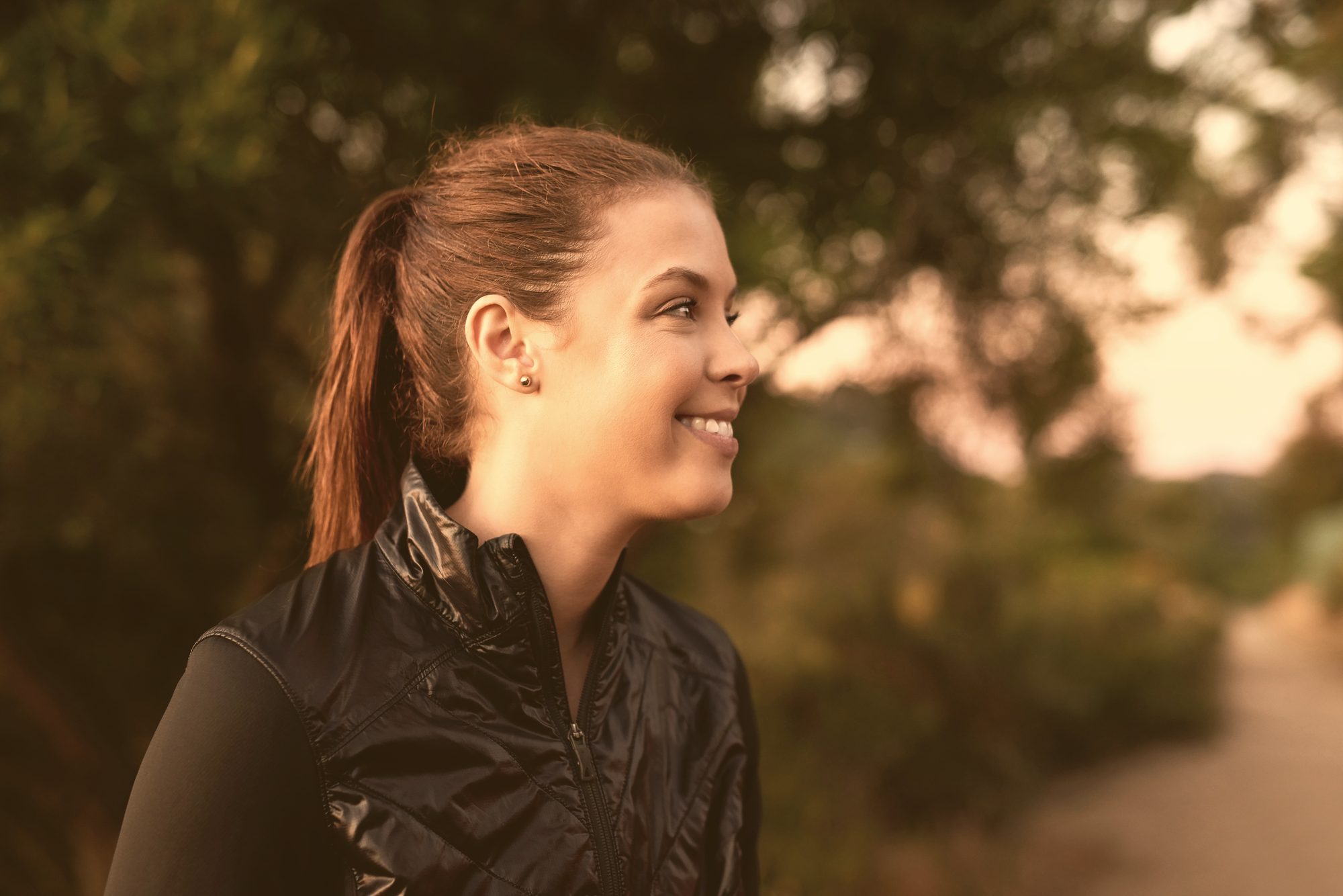 A sporty young woman, smiling