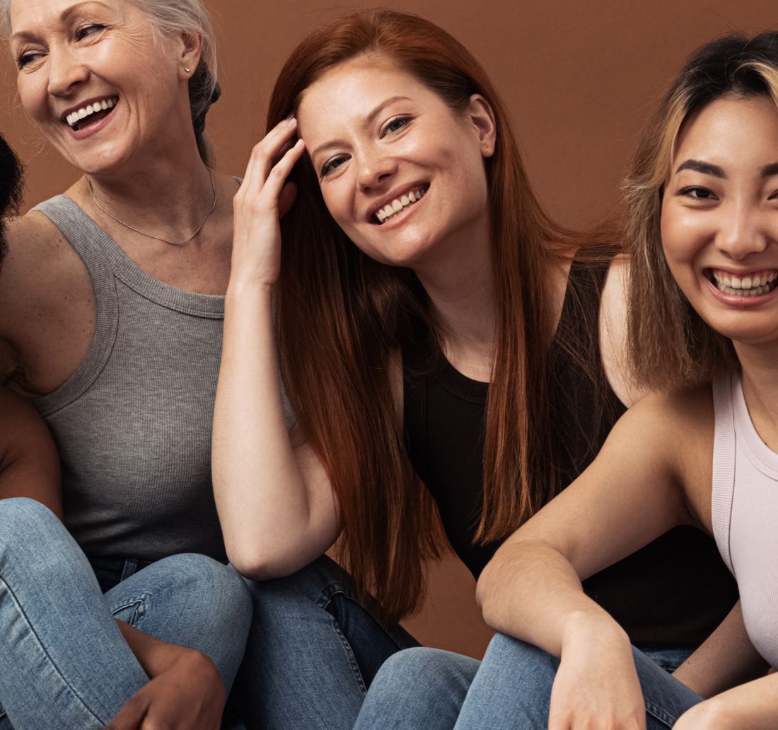 Une jeune femme souriante